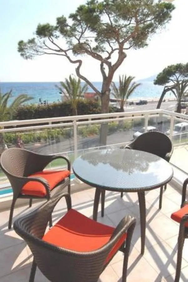 Stunning 2 Bed Apt On The Seafront Of Cannes In A High Class Secure Building With Swimming Pool 463 דירה