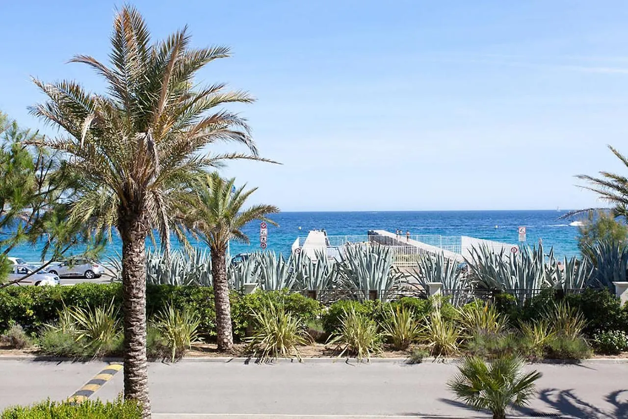 Stunning 2 Bed Apt On The Seafront Of Cannes In A High Class Secure Building With Swimming Pool 463 צרפת
