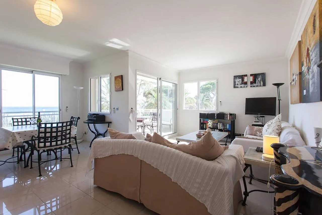 Stunning 2 Bed Apt On The Seafront Of Cannes In A High Class Secure Building With Swimming Pool 463