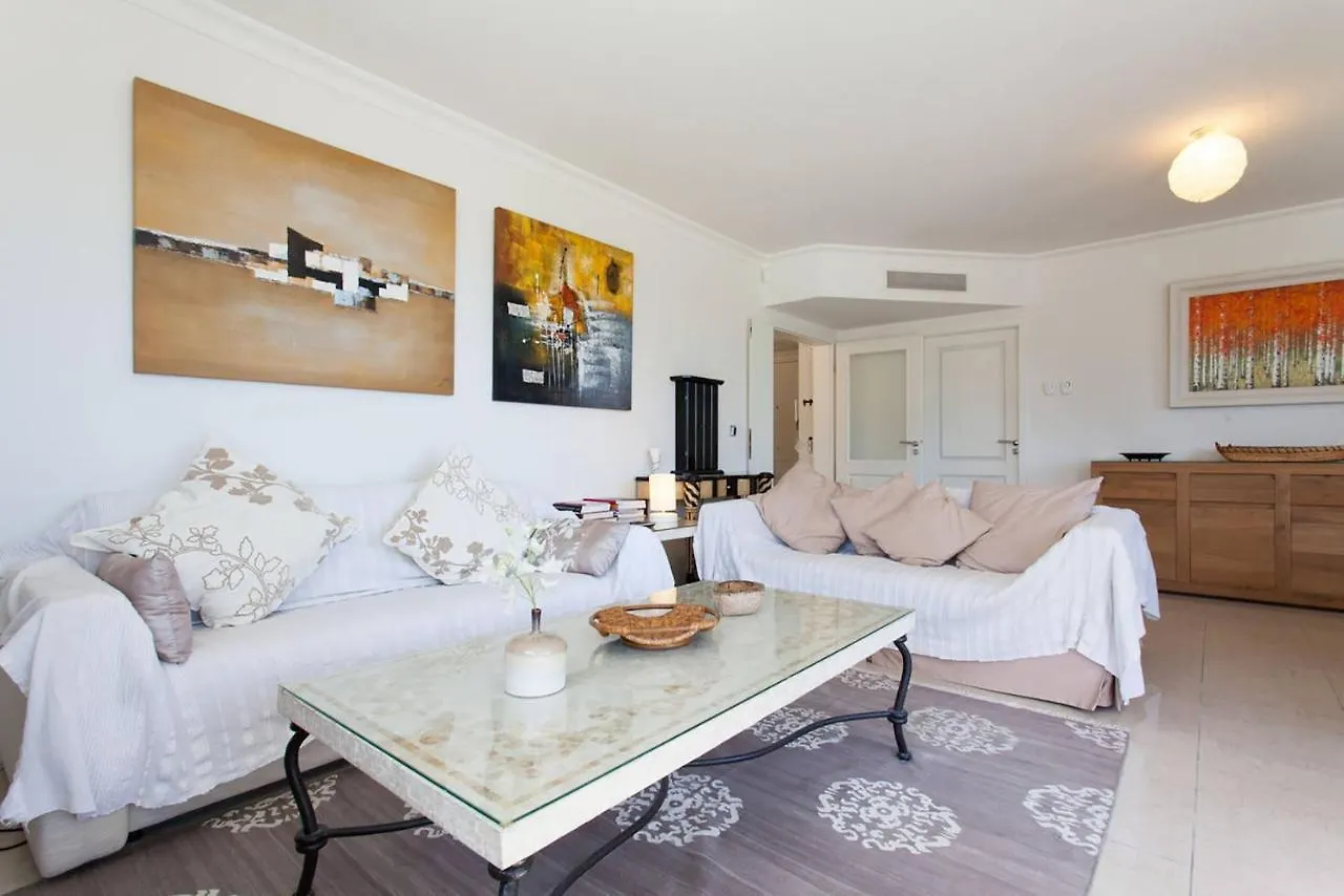 Stunning 2 Bed Apt On The Seafront Of Cannes In A High Class Secure Building With Swimming Pool 463 צרפת