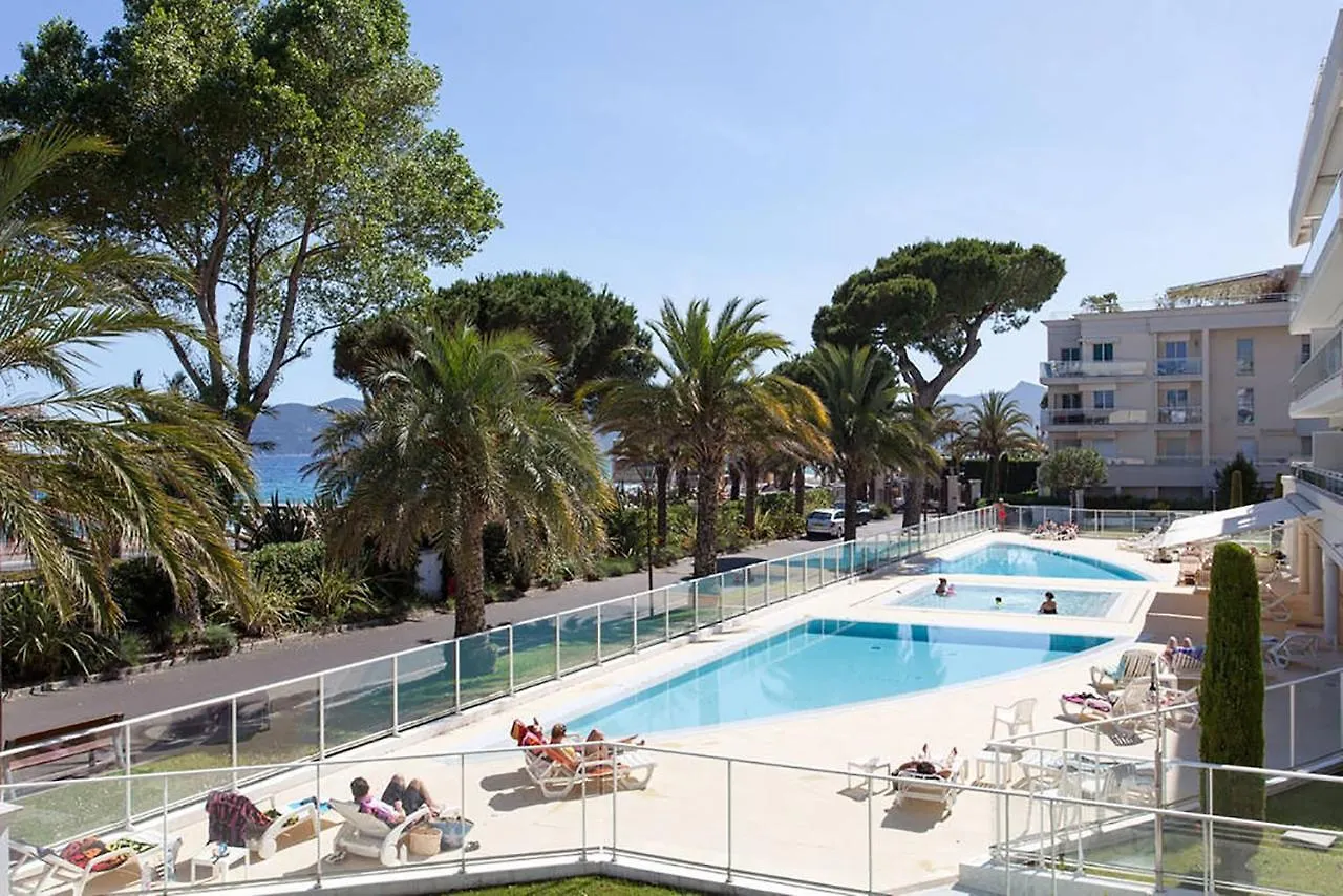 Stunning 2 Bed Apt On The Seafront Of Cannes In A High Class Secure Building With Swimming Pool 463 דירה