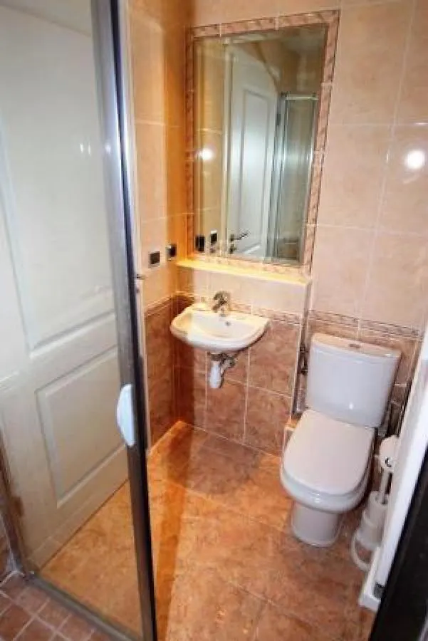 Stunning 2 Bed Apt On The Seafront Of Cannes In A High Class Secure Building With Swimming Pool 463 0*,
